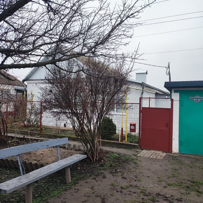 Продам будинок не великий, гараж,  готовий для проживання. - фото 1
