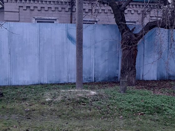 Продам пол дома! Центр.