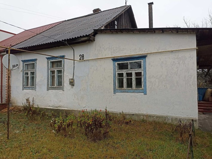 Продам пів будинку м.Сарни Рівненська обл 3 кімнати літня кухня погріб - фото 1