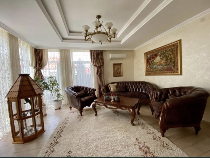 Продам шикарный дом в лесу возле реки - фото 1