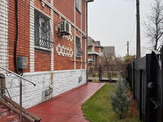 Продам дом в Павлограде. 310 м² с мебелью, 10 сот. Без комиссии