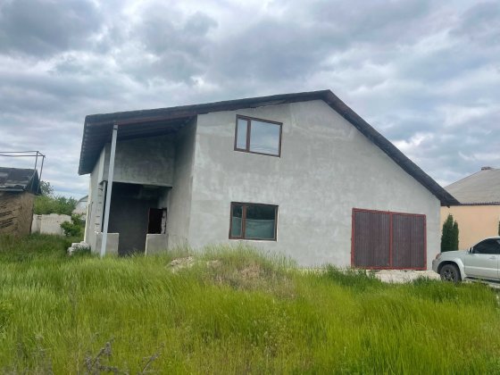 недостроенный дом и участок 12 сот. або обміняю на 3 кімнатну квартиру