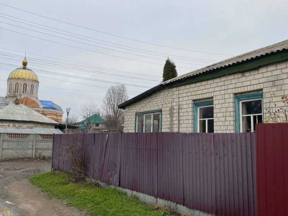 Продам- ПОЛ ДОМА -  Центральный  рынок Сміла