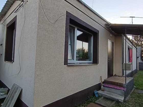 Продам 1/2 кирпичного дома под в ближнем пригороде шиферной крышей Солоницевка