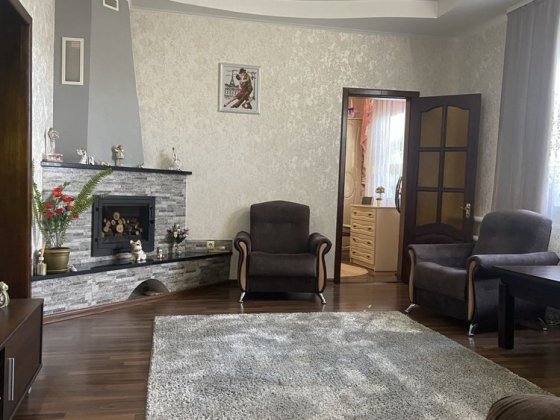 Продам будинок + комерція біля водойми, 5 кімнат, гараж на 2а/м Сміла