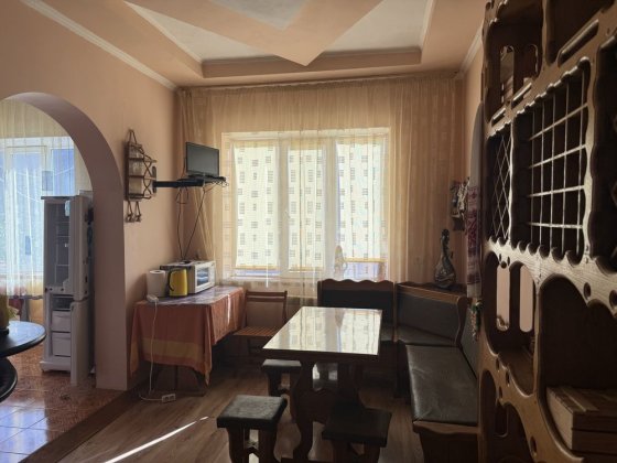 Житловий будинок поруч з річкою Південний Буг Хмельник