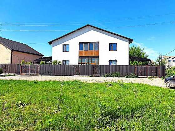 Продається новий двоповерховий будинок на вул. Чигиринська / ДУПЛЕКС/ Умань