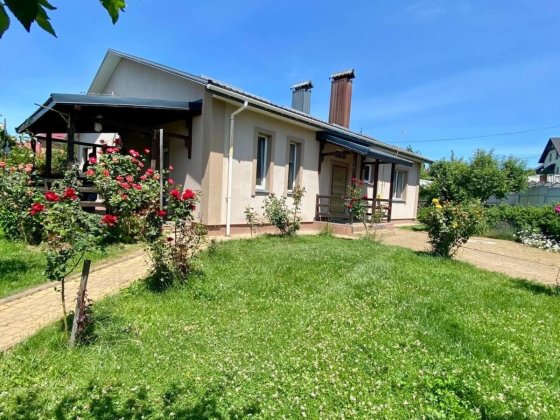 Просторий будинок з великою ділянкою. Є тераса та камін! 40168 Хмельницкий