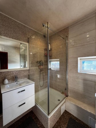 Великий світлий будинок з ремонтом, з підвалом та мансардою 37681 - фото 1