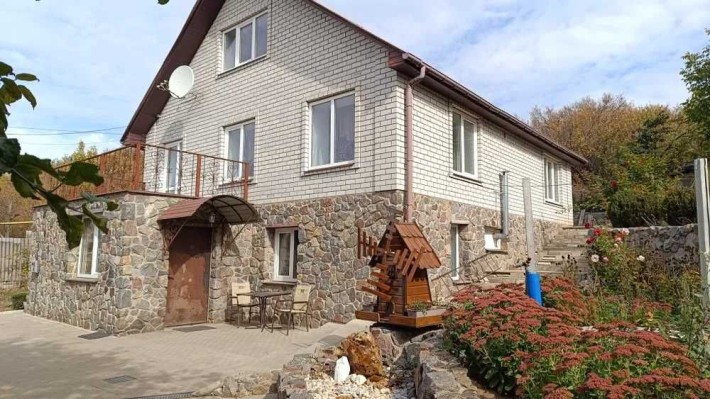 Сучасний будинок у Чугуєві з ландшафтним двором - фото 1