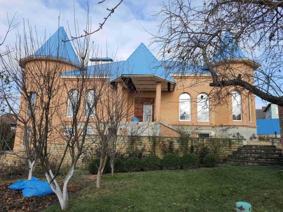 Сучасний будинок з мальльвничим видом на місто Хмельницкий