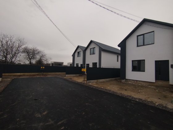 Продаж 2-поверхового дуплекса Зарванці