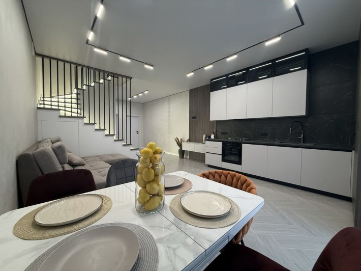 Продаж таунхауса з ремонтом - фото 1