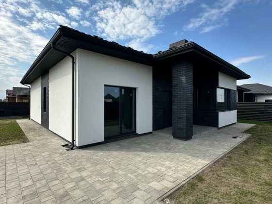 Продаж сучасних будинків Боратин