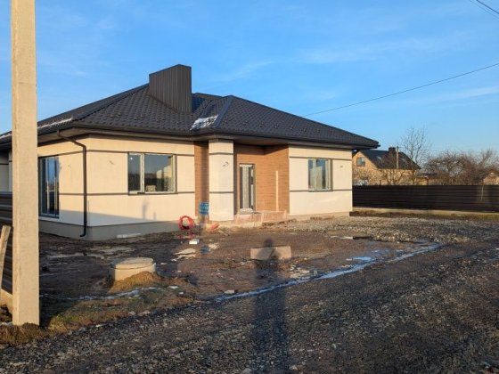 ПРОДАЖ! Американка! с.Тарасове, р-н вул. Квітневої . Євроремонт.