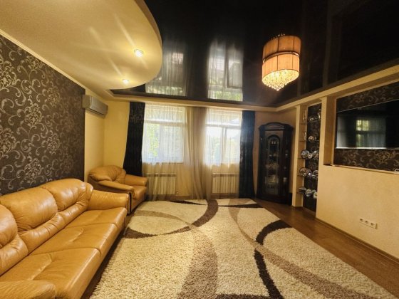 Продажа дома в центре Подгороднего Підгородне