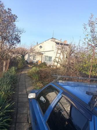 Продам 1/2 2-этажного дома.(Аренды нет) - фото 1