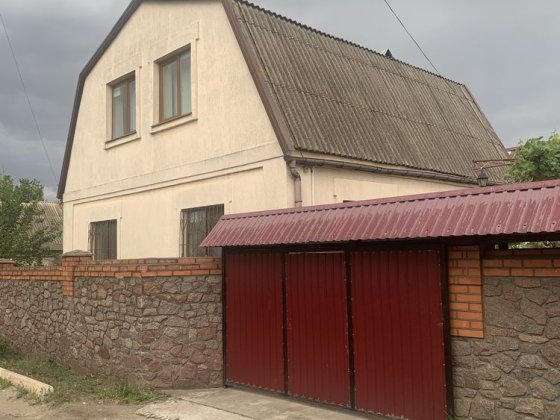 Продається просторий, комфортний будинок в м. Апостолове. Апостолове