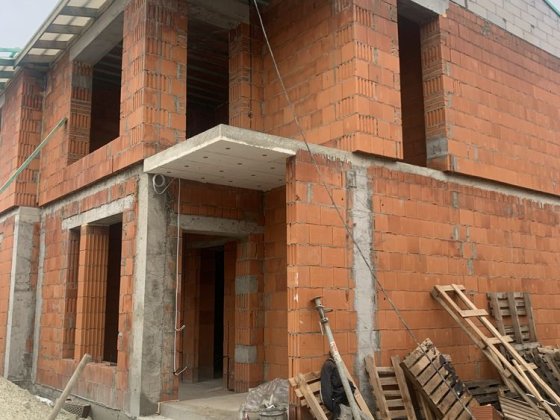 Продаж котеджу  поряд з термальними басейнами в Ужгороді! Минай