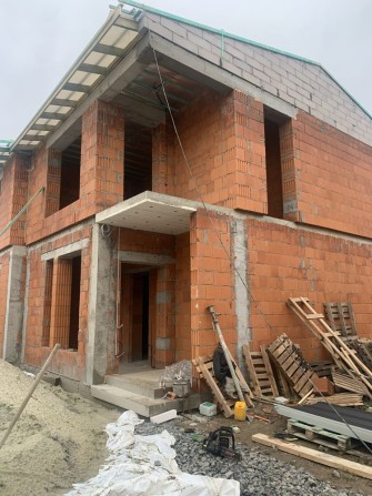 Продаж котеджу  поряд з термальними басейнами в Ужгороді! - фото 1