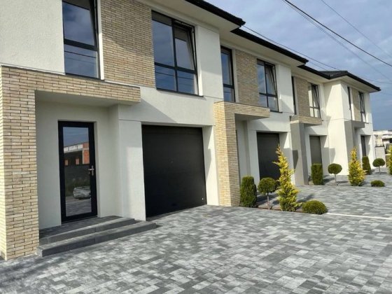 Продаж котеджів в Минаї Минай