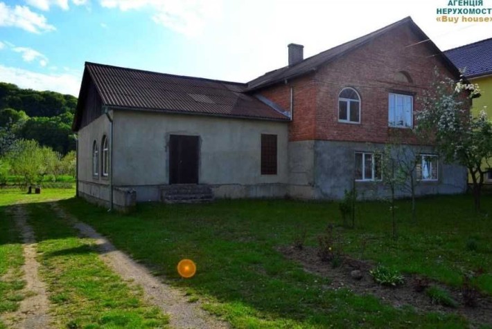 Продаж будинку в Сваляві частково з ремонтом з великим  садом - фото 1