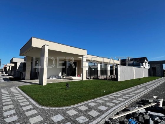 Продаж котеджу Rock Garden зі сторожницею Сторожница