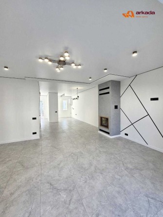 Продаж таунхаусу з сучасним ремонтом в Крихівцях                   d - фото 1