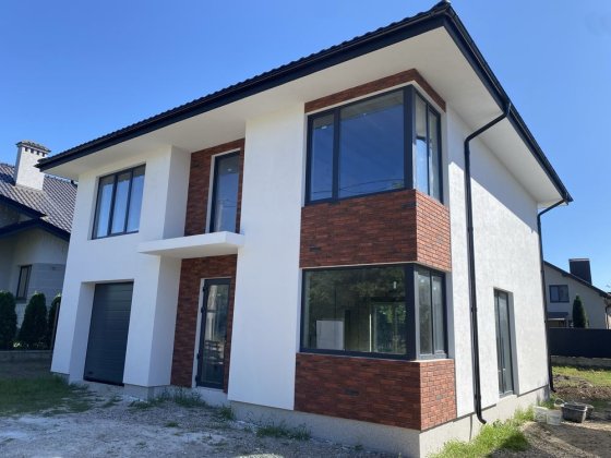 Сучасний особняк з гаражем та подвірям, 5 соток землі Криховцы