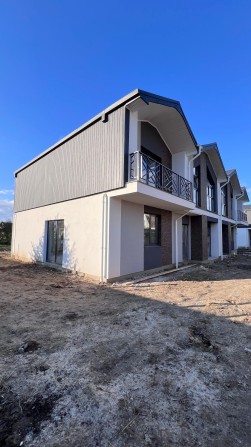 Збудований дуплекс с.Угорники,143 м.кв,3+ сотки землі - фото 1