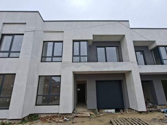 Продаж Таунхаус 145м². Ділянка 2сот. Готовий до ремонту. Комунікації Угорники