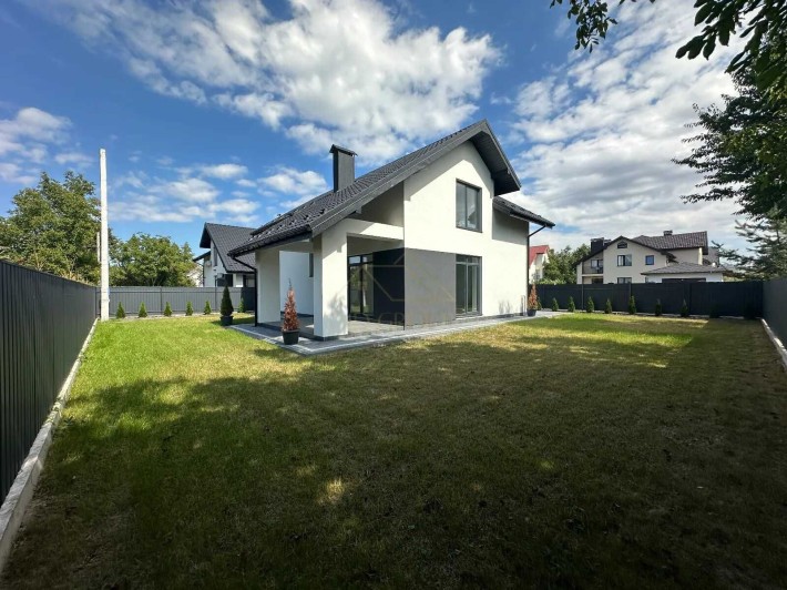 Сучасний будинок з міськими комунікаціями, готовий до ремонту 140м2 - фото 1