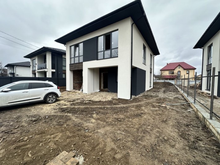 Продаю будинок в Крихівцях готовий до ремонту. Поруч вул Садова. - фото 1