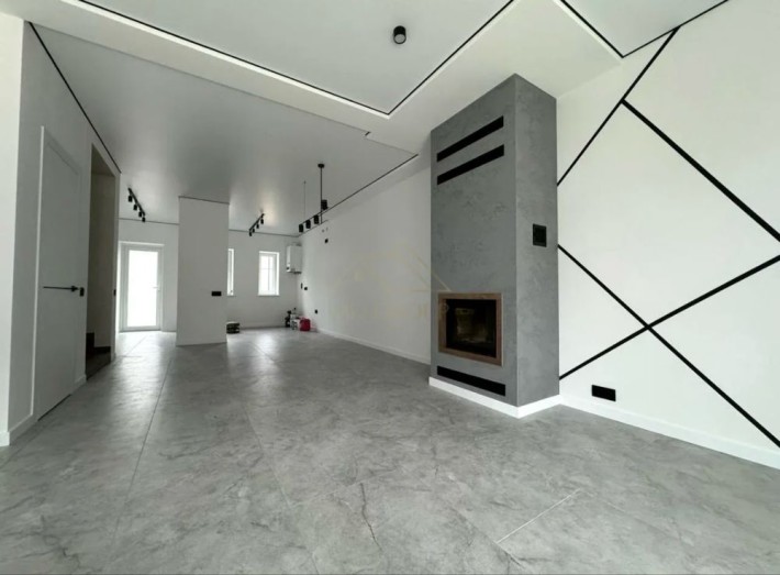 Продається таунхаус з ремонтом в Крихівцях - фото 1