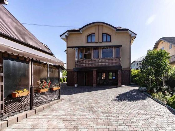 Продаж елітного домоволодіння з гостьовим будинком та SPA-зоною! Угринов