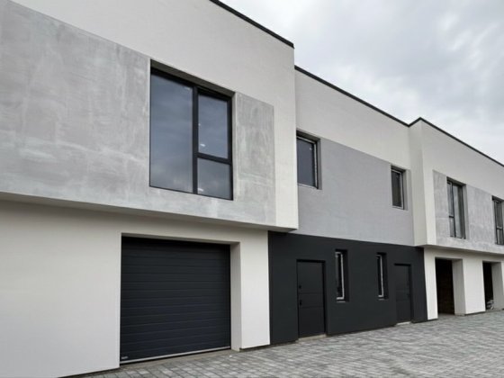 Збудований таунхаус біля міста: 140 м², гараж, власне подвір’я Крихівці