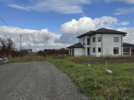 Продаж приватного будинку / Клузів Клузів