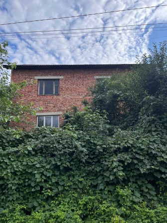 Продаю будинок у Клузеві із земельною ділянкою - фото 1