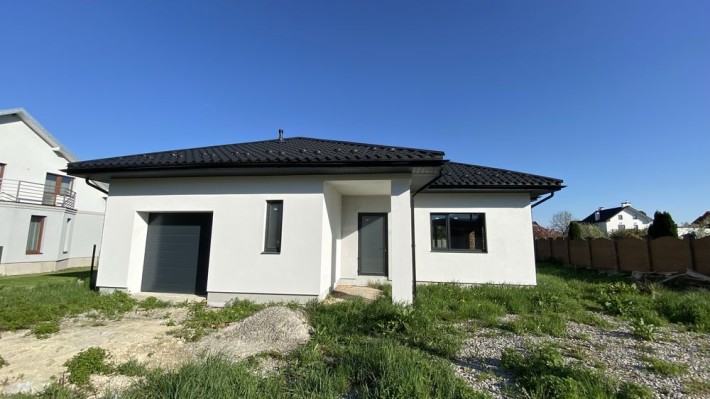 Одноповерховий особняк 140 м² з гаражем і ділянкою 12 соток - фото 1