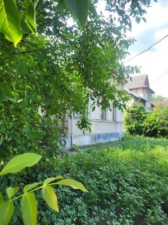 Продаж цегляного будинку з гарною земельною ділянкою, центр міста. - фото 1