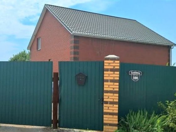 Продаеться новий двоповерховий будинок з торгом Білогородка