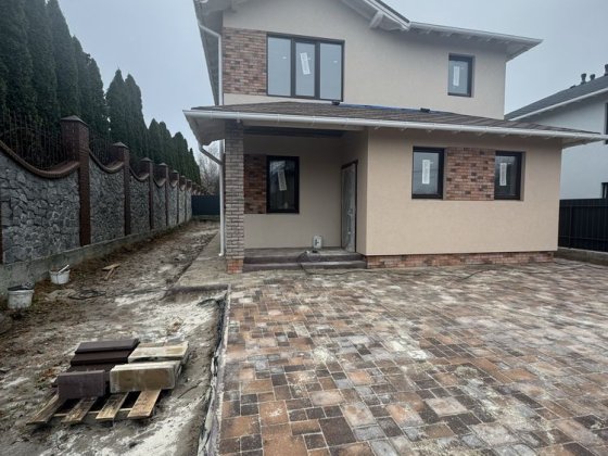 Будинок з чистовою обробкою/150м2/4 сотки/без комісіі Гатное