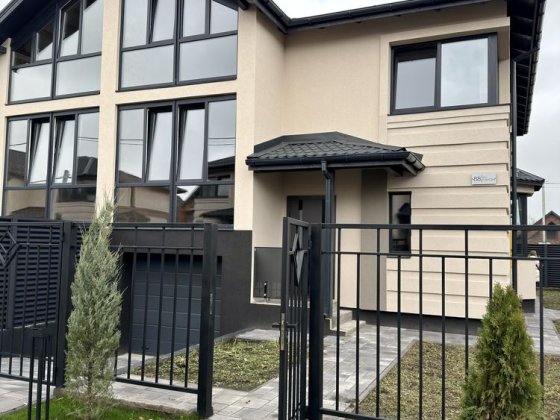 Двоповерховий котедж в ЖК з гаражем 160 м2 БЕЗ КОМІСІЇ! Гатне 2,67 сот Гатное