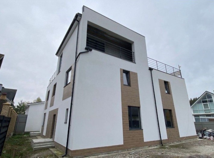 Продам дом 225м.кв. СМТ. Козин. Ул.Партизанская 28в. 16 км. до Киева. - фото 1