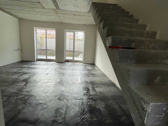 Таун 120 м2, паркомісце, виїзд на Варшавську трасу Ворзель