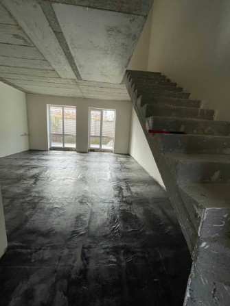 Таун 120 м2, паркомісце, виїзд на Варшавську трасу - фото 1