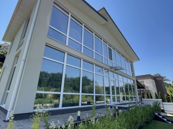 Продам дом у озера с. Гатне Гатное