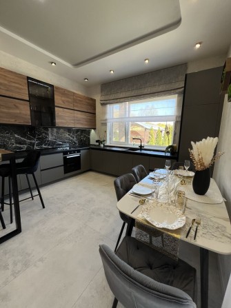 Будинок з ремонтом 230 м2 | 8 соток | сауна | басейн | Гатне - фото 1