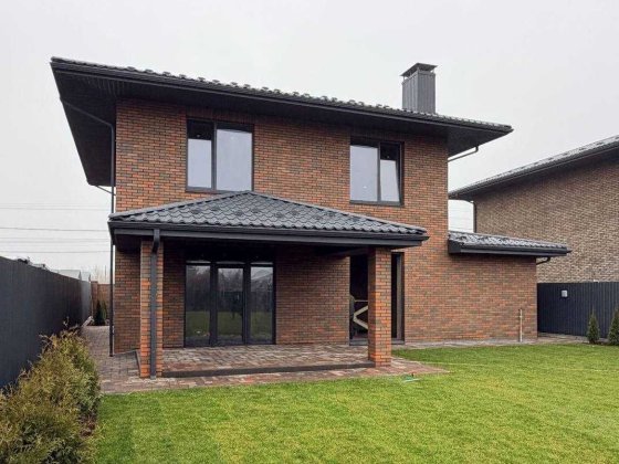 Продаж якісного, теплого будинка. Велика ділянка з ландшафтом Гатне