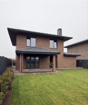 Надійний цегляний будинок 190 м² з газом, 7,5 соток. - фото 1